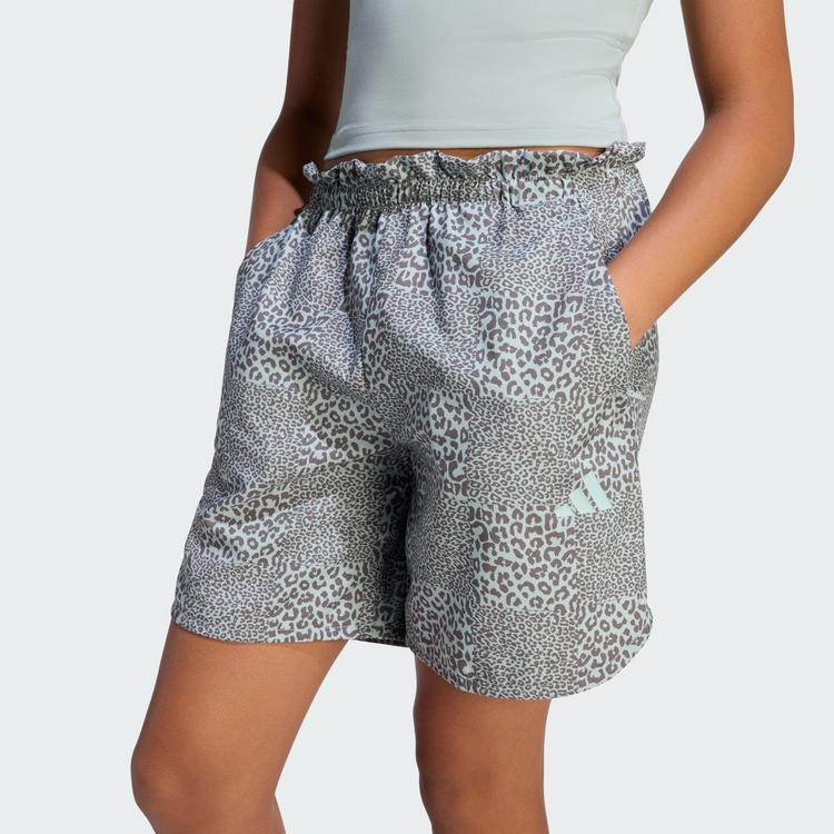 adidas adidas FUTURE ICONS ALLOVER PRINTED Shorts. Funktionsshorts Kinder - Wonder Sage / Charcoal / Tactile Green - 0 | SportScheck