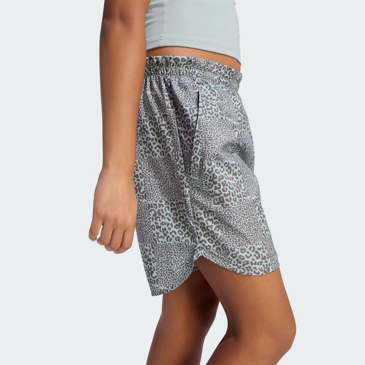 adidas adidas FUTURE ICONS ALLOVER PRINTED Shorts. Funktionsshorts Kinder - Wonder Sage / Charcoal / Tactile Green - 1 | SportScheck