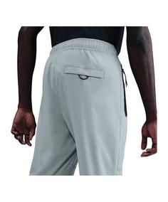 Rückansicht von Nike Tech Open Hem Hose Shorts Herren grauschwarz