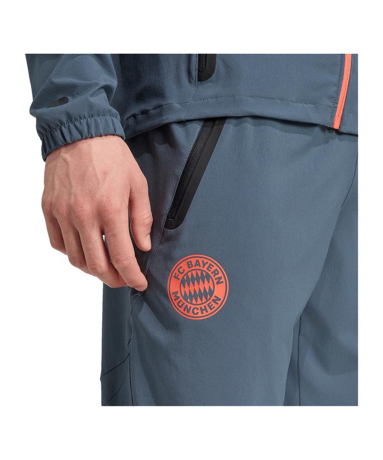 adidas adidas FC Bayern M&uuml;nchen Tech Travel Hose Trainingshose Herren - grau - 1 | SportScheck