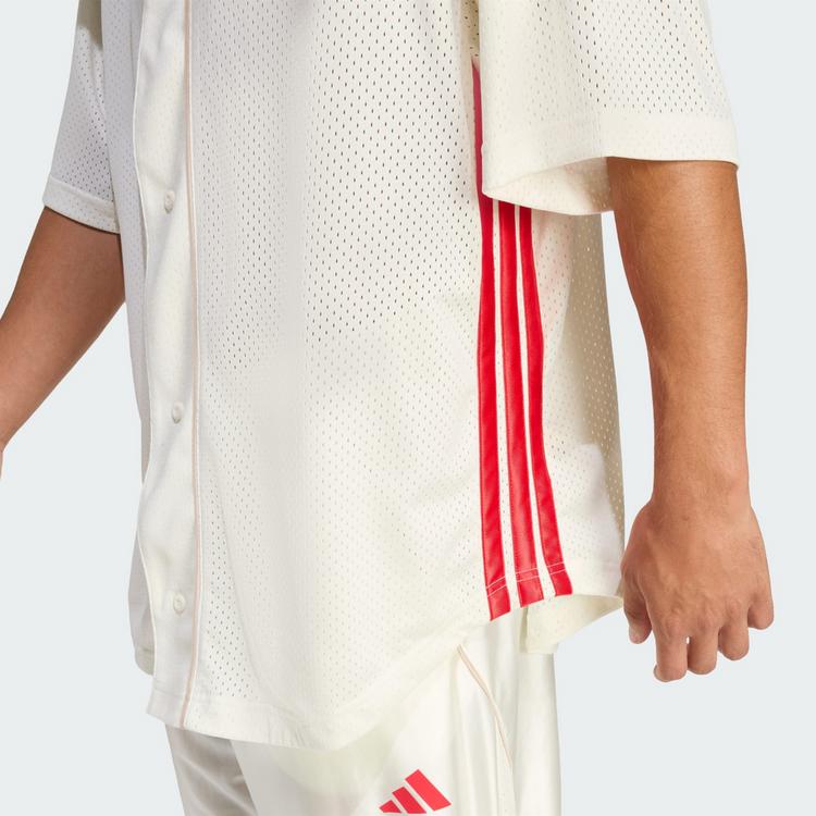 adidas adidas STADIUM MESH BASEBALLSHIRT T-Shirt Herren - Off White / Crystal Linen / Pure Ruby - 1 | SportScheck