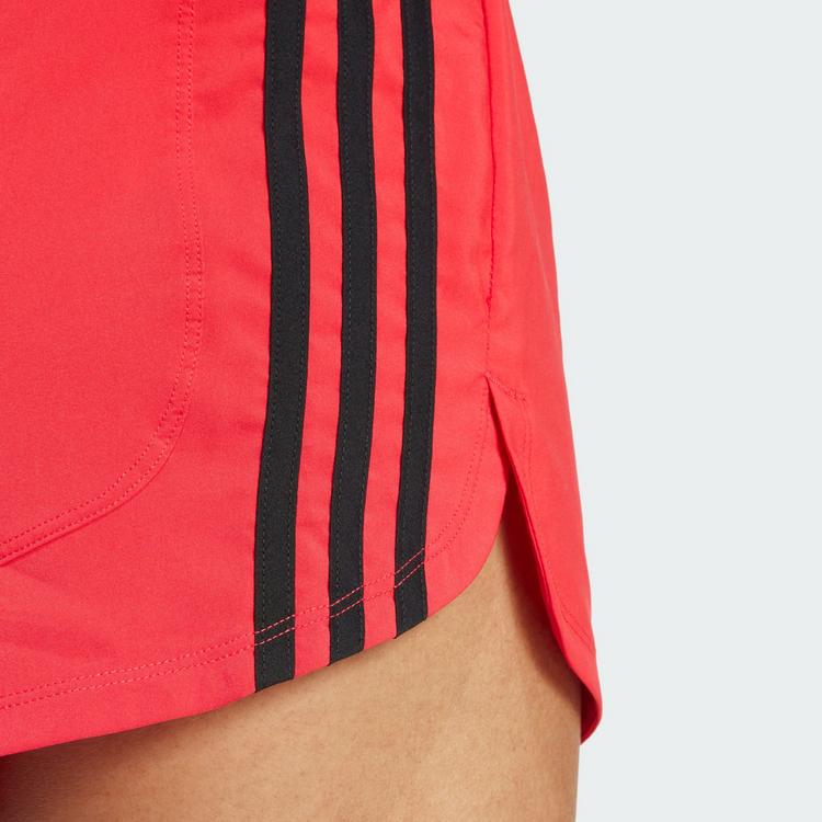 adidas adidas Pacer Training 3-Streifen Woven Funktionsshorts Damen - Pure Ruby / White - 1 | SportScheck