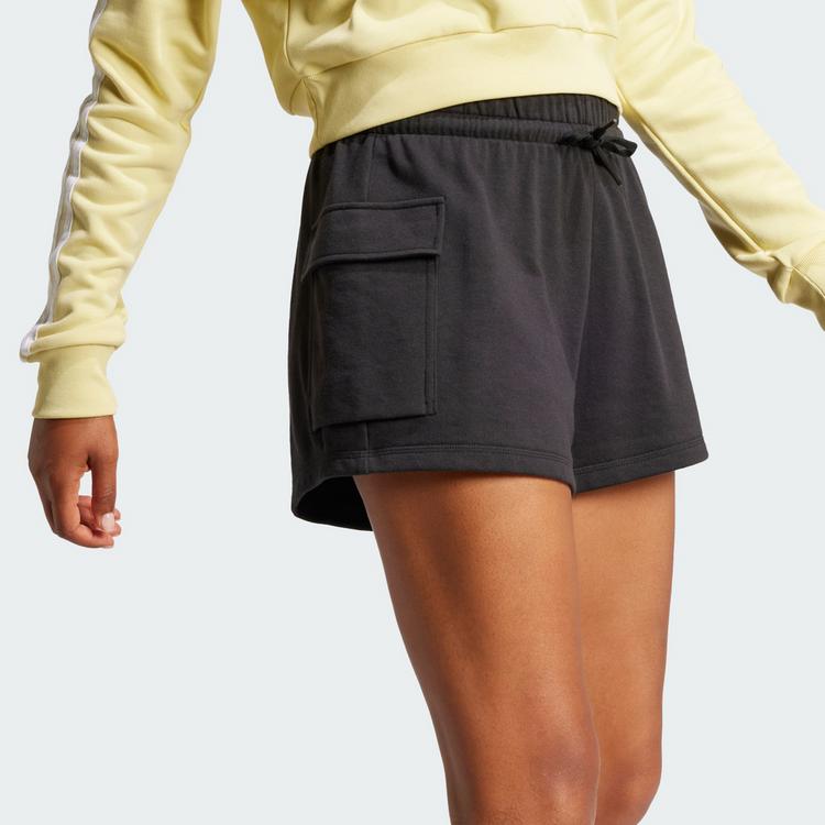 adidas adidas Essentials Small Logo French Terry Funktionsshorts Damen - Black / White - 1 | SportScheck