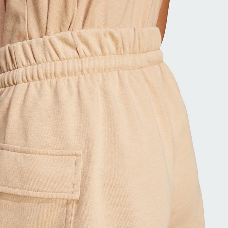 adidas adidas Essentials Small Logo French Terry Funktionsshorts Damen - Warm Sandstone / White - 1 | SportScheck