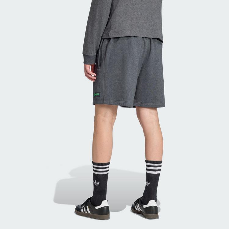 adidas adidas MERCEDES-BENZ AMG PETRONAS FORMULA ONE Shorts Herren - Dark Grey Heather - 1 | SportScheck
