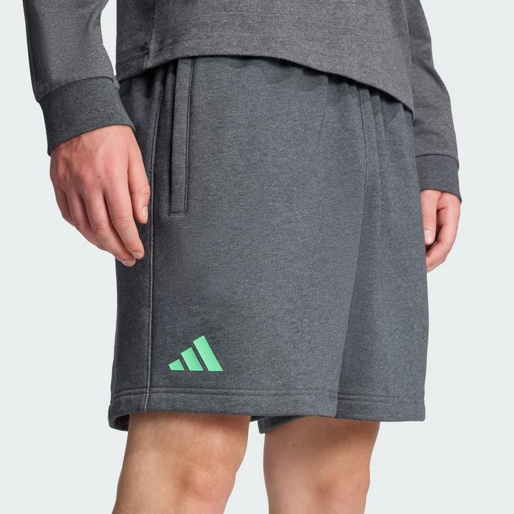 adidas adidas MERCEDES-BENZ AMG PETRONAS FORMULA ONE Shorts Herren - Dark Grey Heather - 0 | SportScheck