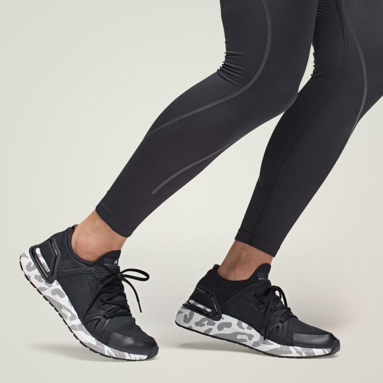 adidas adidas adidas by Stella McCartney Ultraboost Laufschuhe Damen - Core Black / Core Black / Core Black - 0 | SportScheck