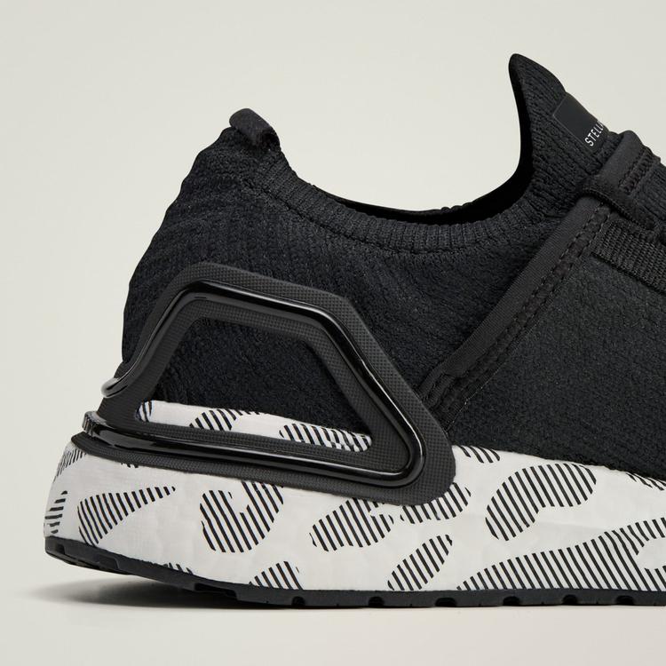 adidas adidas adidas by Stella McCartney Ultraboost Laufschuhe Damen - Core Black / Core Black / Core Black - 7 | SportScheck