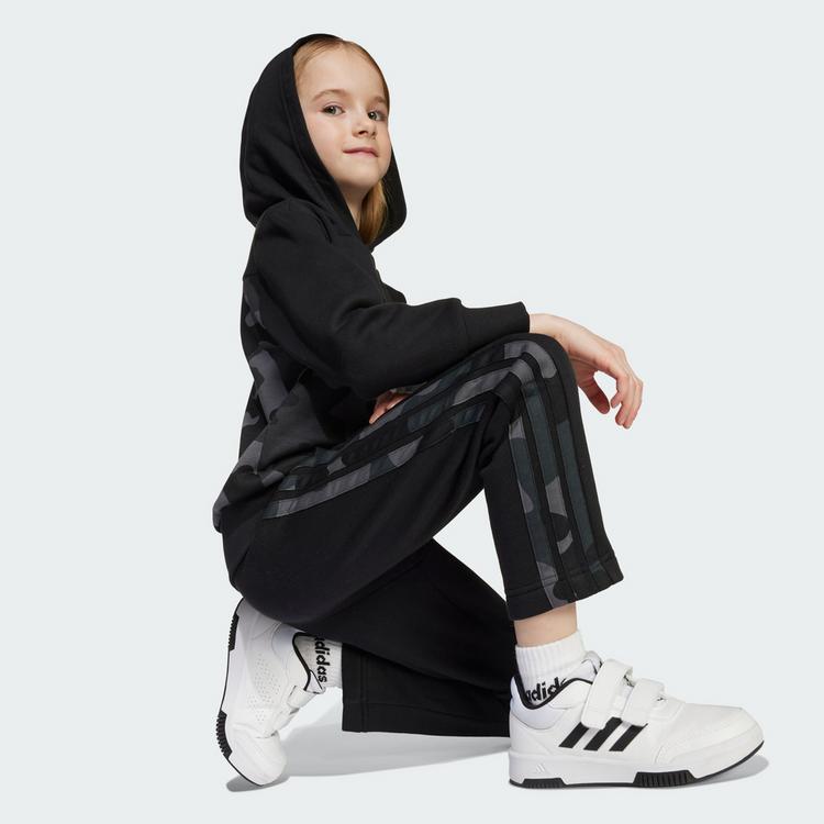 adidas adidas Seasonal Essentials Camo Fleece Trainingsanzug Kinder - Black / White - 1 | SportScheck