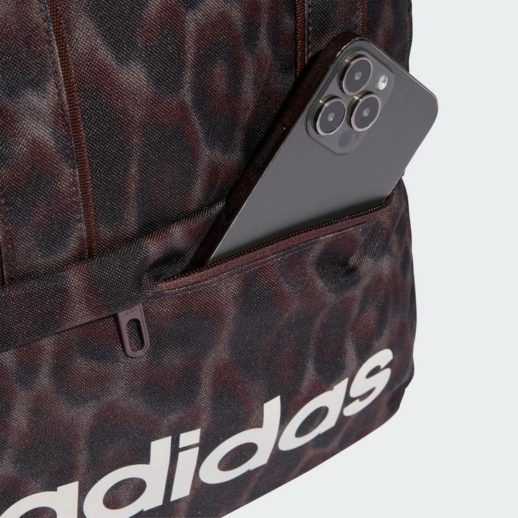 adidas adidas ADIDAS LINEAR ESSENTIALS GRAPHIC Daypack Damen - Earth Strata / Shadow Brown - 1 | SportScheck