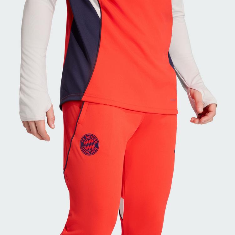 adidas adidas FC Bayern M&uuml;nchen 2025/2026 Tiro25 Trainingshose Herren - Hi-Res Red - 0 | SportScheck