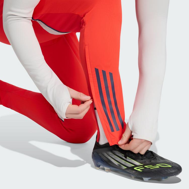 adidas adidas FC Bayern M&uuml;nchen 2025/2026 Tiro25 Trainingshose Herren - Hi-Res Red - 1 | SportScheck