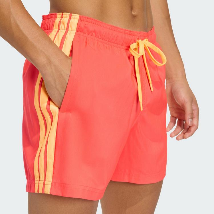 adidas adidas 3-STREIFEN 5-INCH BADESHORTS Badehose Herren - Lucid Red - 1 | SportScheck
