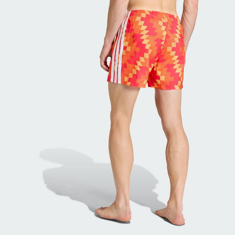 adidas adidas FOOTBALL-INSPIRED GRAPHIC BADESHORTS 5 Badehose Herren - Ice Tangerine / White - 1 | SportScheck