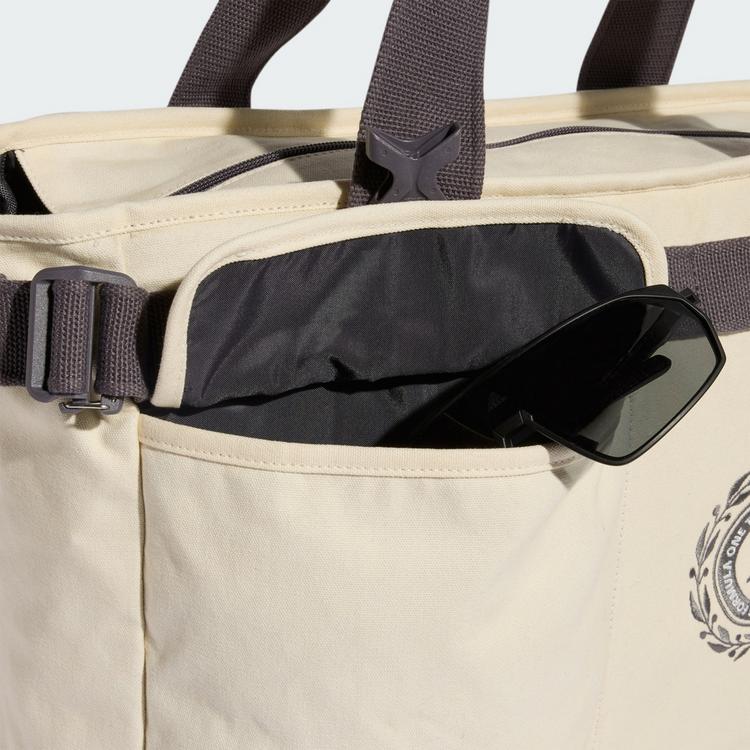 adidas adidas Mercedes - AMG Petronas Formula 1 Team Umh&auml;ngetasche - Off White / Granite - 1 | SportScheck