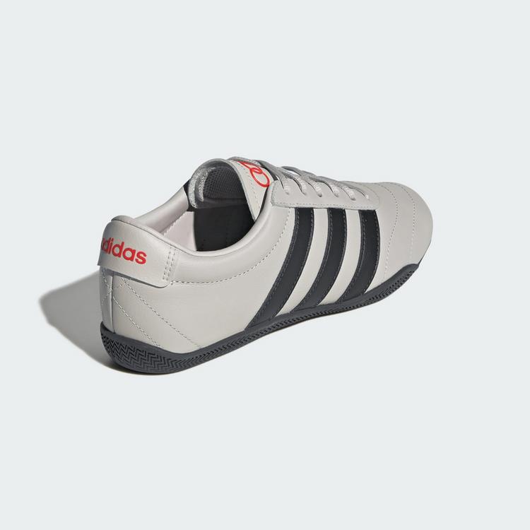 adidas adidas GRAND COURT LO AUDI REVOLUT F1 TEAM Fahrradschuhe Damen - Chalk Pearl / Utility Black / Hi-Res Red - 4 | SportScheck