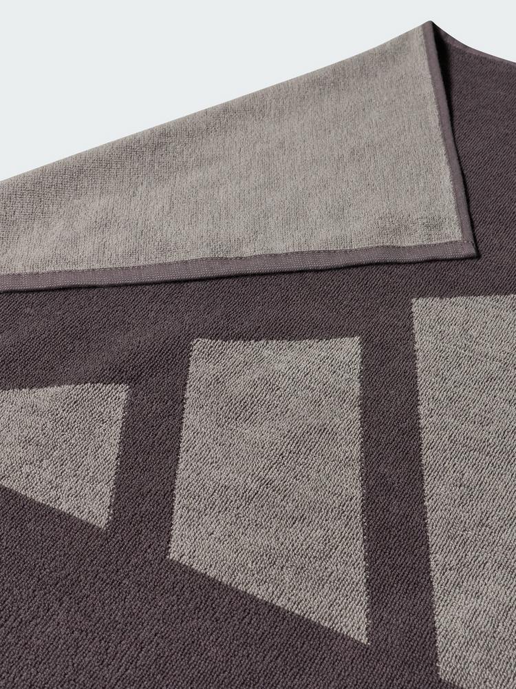 adidas adidas AUDI REVOLUT F1 TEAM HANDTUCH Duschtuch - Grey Strata - 1 | SportScheck