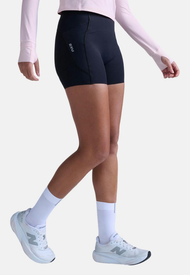 2XU 2XU Aero Mesh Hi-Rise 4 Inch Shorts Funktionsshorts Damen - black-silver reflective - 1 | SportScheck