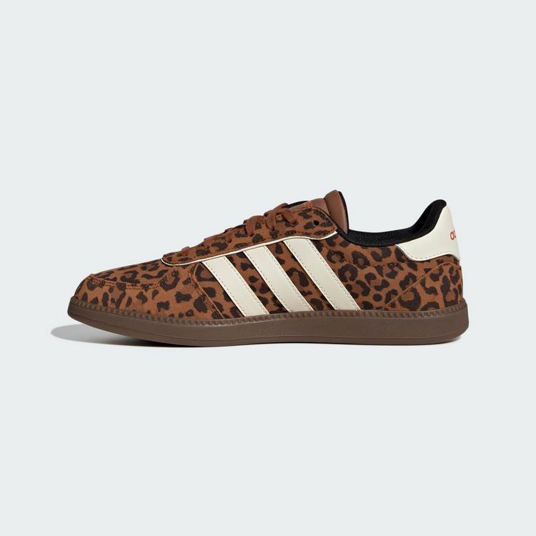 adidas adidas BREAKNET SLEEK SCHUH Sneaker Damen - Dusky Bronze / Cream White / Gum - 5 | SportScheck