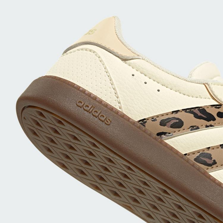 adidas adidas BREAKNET SLEEK KIDS SCHUH Sneaker Kinder - Cream White / Cardboard / Sand Strata - 6 | SportScheck