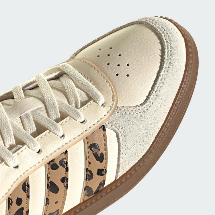 adidas adidas BREAKNET SLEEK KIDS SCHUH Sneaker Kinder - Cream White / Cardboard / Sand Strata - 7 | SportScheck
