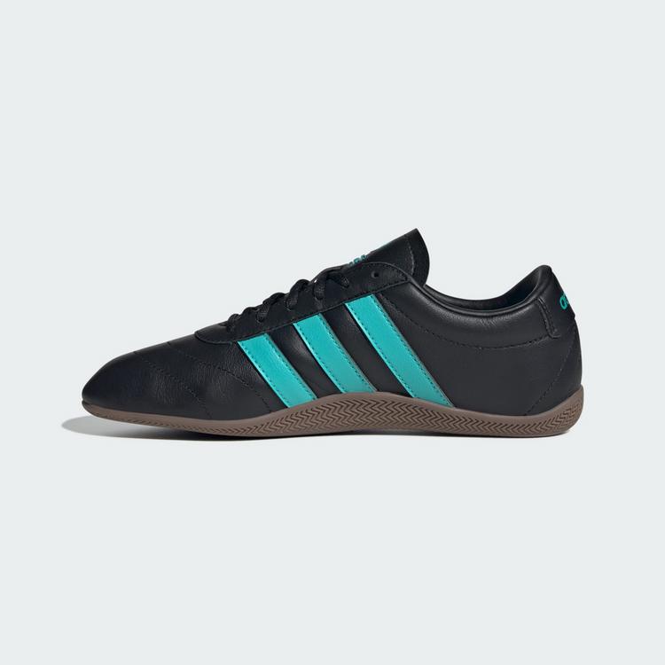 adidas adidas GRAND COURT LO MERCEDES-AMG PETRONAS F1 Fahrradschuhe Damen - Core Black / Semi Mint Rush / Gum - 5 | SportScheck