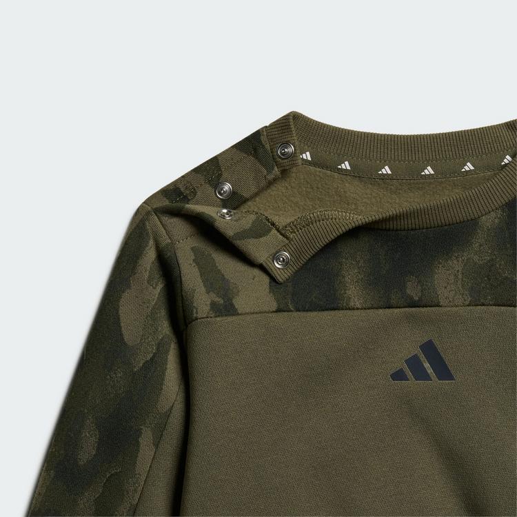 adidas adidas Seasonal Essentials Camo Kids Trainingsanzug Kinder - Olive Strata / Jungle Ink - 0 | SportScheck