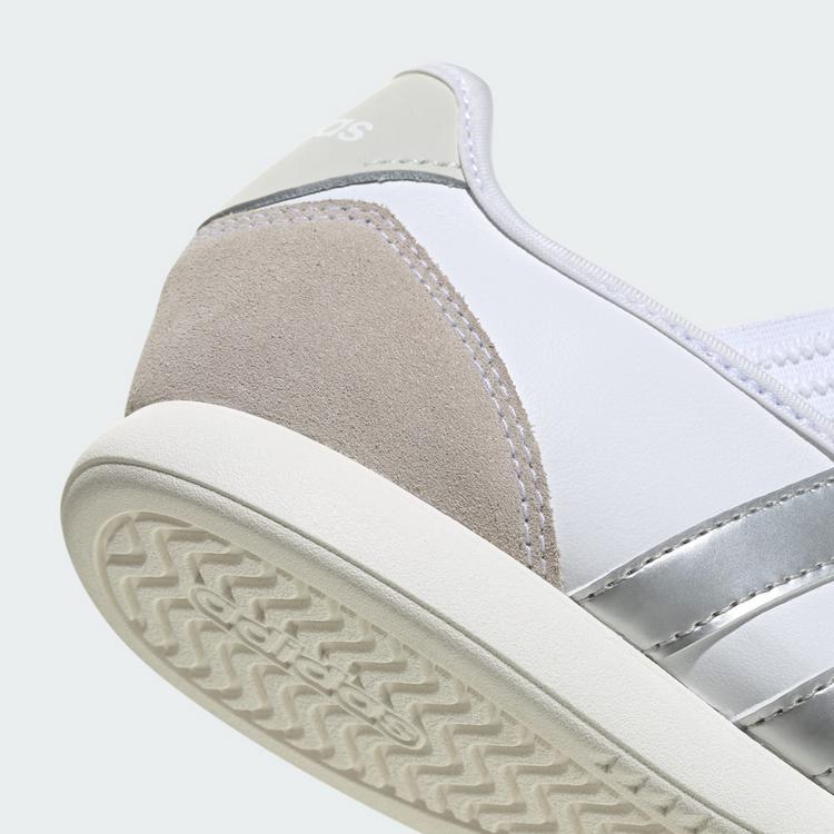adidas adidas BARREDA MARY JANE SCHUH Sneaker Damen - Cloud White / Silver Metallic / Off White - 6 | SportScheck