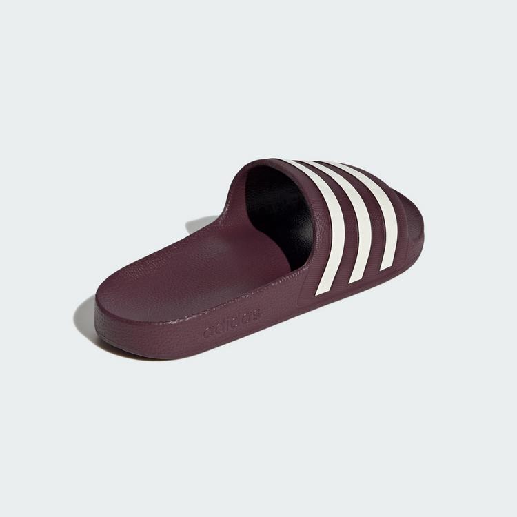 adidas adidas Aqua adilette Badelatschen - Maroon / Off White / Off White - 4 | SportScheck