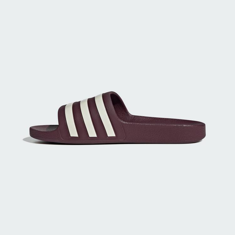 adidas adidas Aqua adilette Badelatschen - Maroon / Off White / Off White - 5 | SportScheck