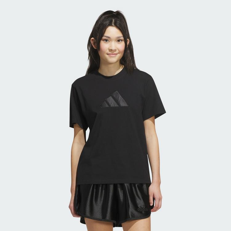 adidas adidas SATIN-FILLED LOGO GRAFIK T-SHIRT T-Shirt Damen - Black - 0 | SportScheck