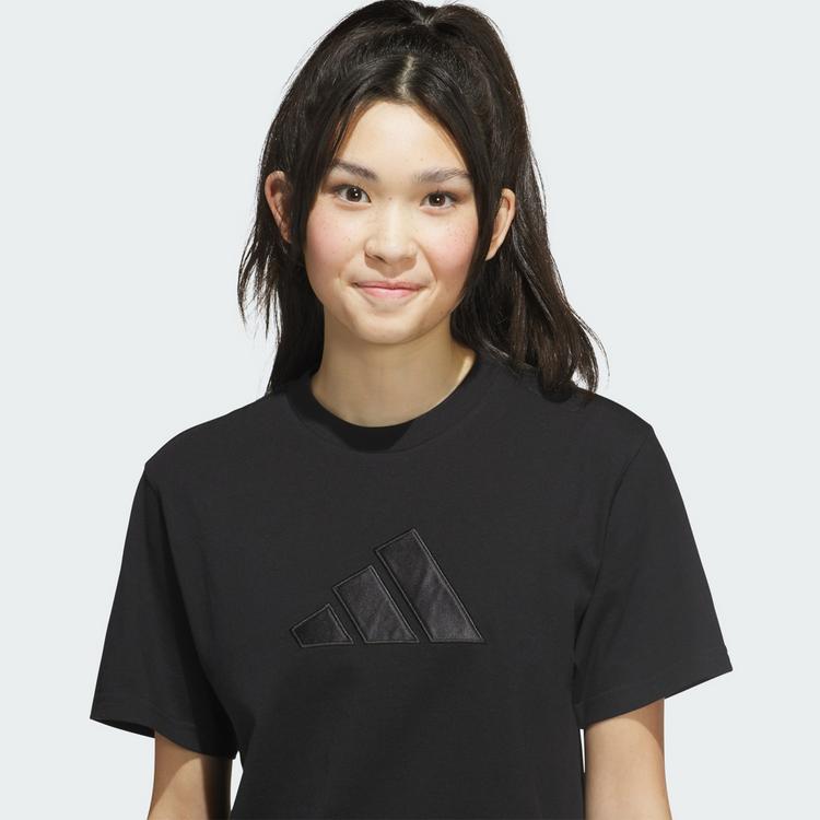 adidas adidas SATIN-FILLED LOGO GRAFIK T-SHIRT T-Shirt Damen - Black - 0 | SportScheck