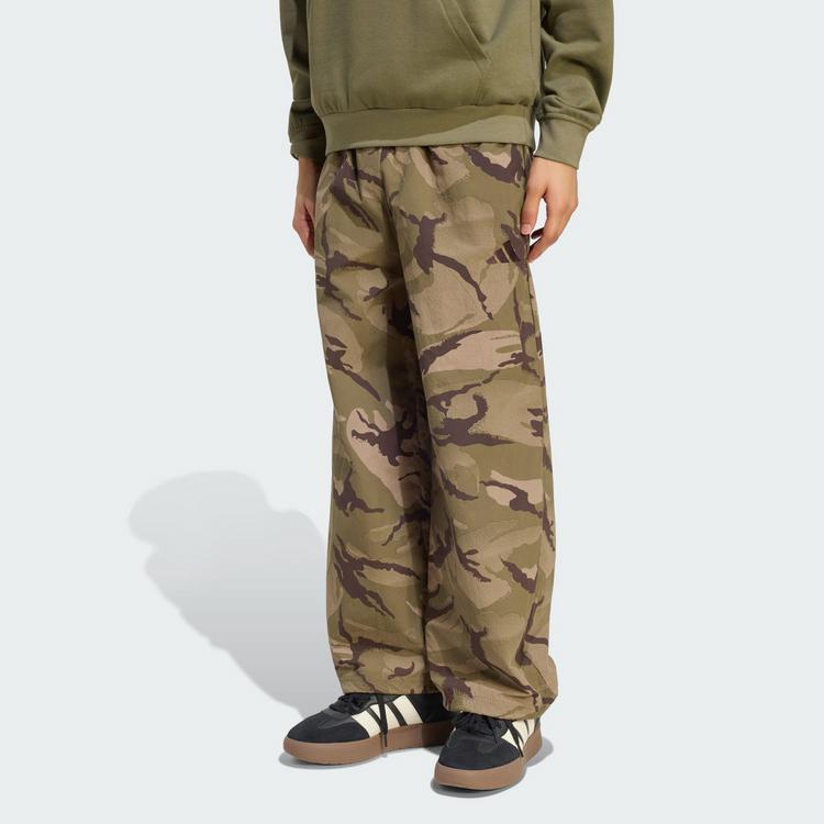 adidas adidas Seasonal Essentials Parachute-Hose, Stoffhose Herren - Multicolor / Aurora Coffee / Olive Strata / Khaki Six - 0 | SportScheck