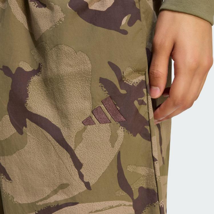 adidas adidas Seasonal Essentials Parachute-Hose, Stoffhose Herren - Multicolor / Aurora Coffee / Olive Strata / Khaki Six - 0 | SportScheck