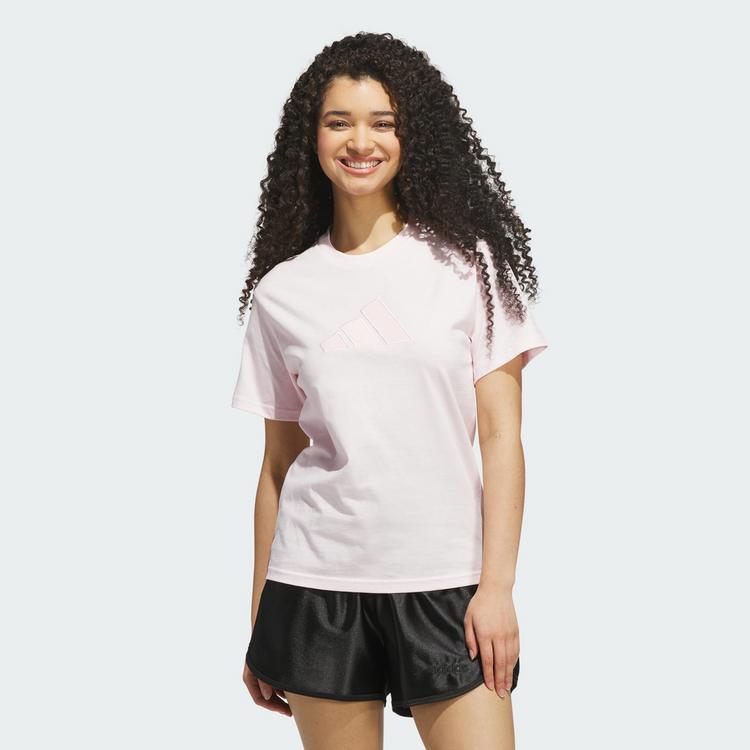 adidas adidas SATIN-FILLED LOGO GRAFIK T-SHIRT T-Shirt Damen - Distilled Pink - 0 | SportScheck
