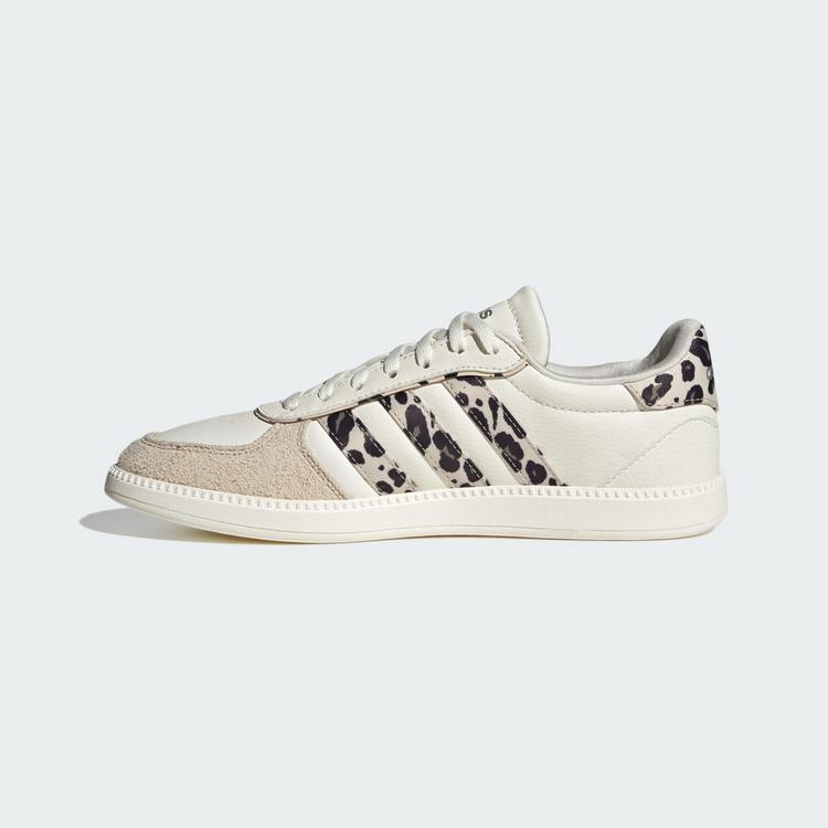 adidas adidas BREAKNET SLEEK SCHUH Sneaker Damen - Core White / Crystal Linen / Khaki Six - 5 | SportScheck