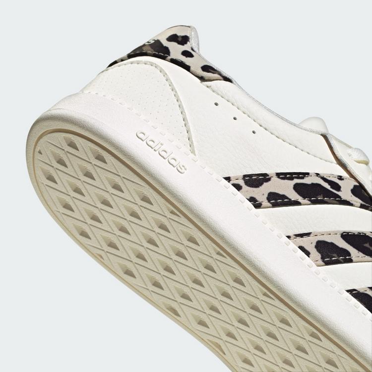 adidas adidas BREAKNET SLEEK SCHUH Sneaker Damen - Core White / Crystal Linen / Khaki Six - 6 | SportScheck