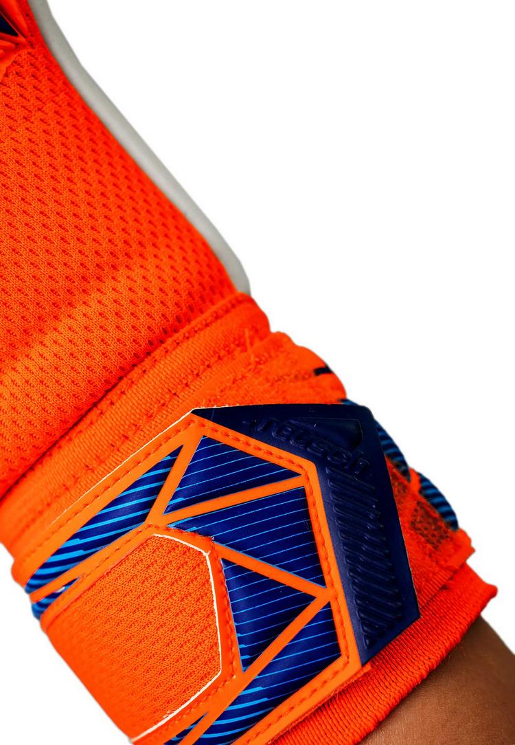 Reusch Reusch Attrakt Freegel Advance Junior Torwarthandschuhe - 2290 shocking orange/blue - 6 | SportScheck