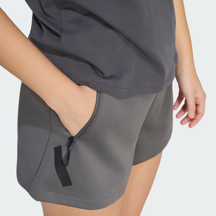 adidas adidas ADIDAS Z.N.E. SHORTS Shorts Damen - Grey Five - 1 | SportScheck