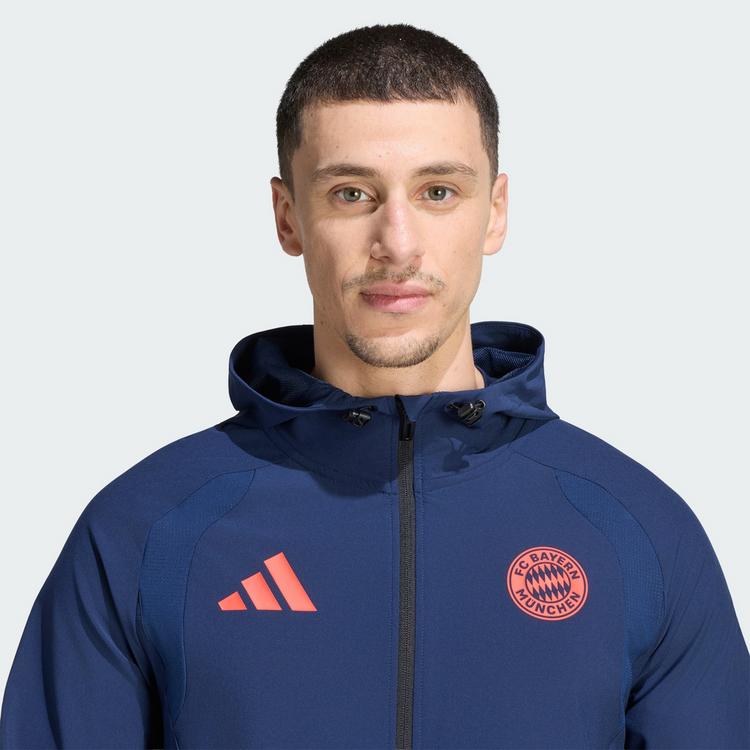 adidas adidas FC Bayern M&uuml;nchen Tiro Travel Windbreaker Herren - Night Indigo / Hi-Res Red - 1 | SportScheck