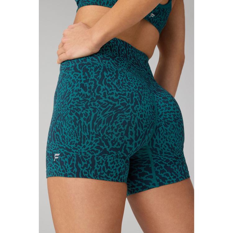 Fabletics Fabletics SEAMLESS SCRUNCH SHORT 4 Shorts Damen - GREEN ABYSS MIXED LEOPARD - 1 | SportScheck