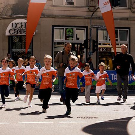 Auch die kleinsten geben beim Frankfurter Stadtlauf richtig Gas.