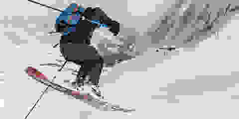 Skifahrer Tiefschnee