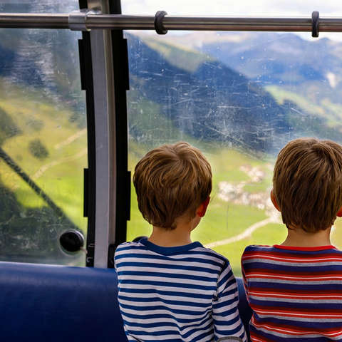 Kinder_in_der_Bergbahn