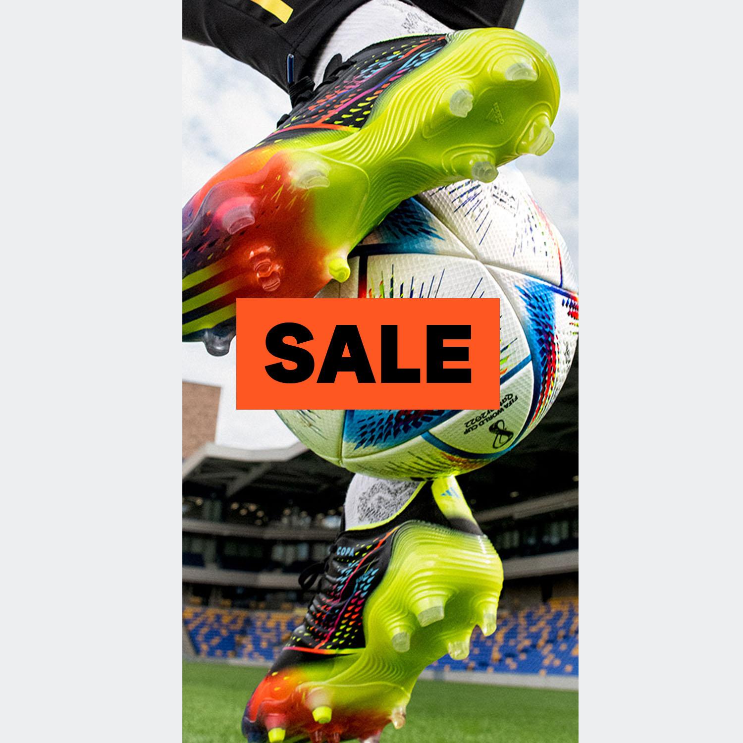 Auch Kinder sind beim Stadtlauf Essen wieder am Start. Ein blondes M&auml;dchen l&auml;chelt in die Kamera und streckt beide Daumen nach oben.