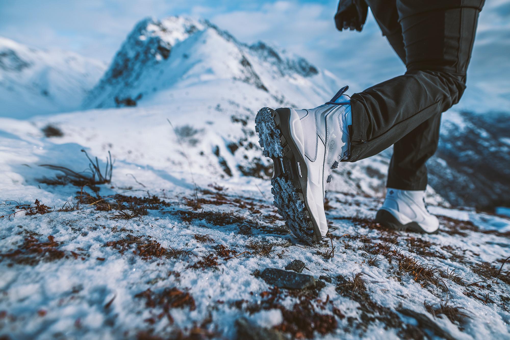 Ein Paar Winter Wanderschuhe mit Ortholite Technologie.