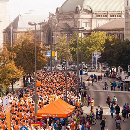 Das Starterfeld eines Nürnberger Stadtlaufs.