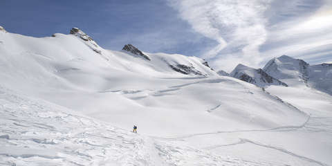 Eine Panoramaaufnahme des Gletschers der Wildspitze in Tirol