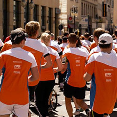 Mitten im Läuferfeld beim SportScheck Stadtlauf Frankfurt.