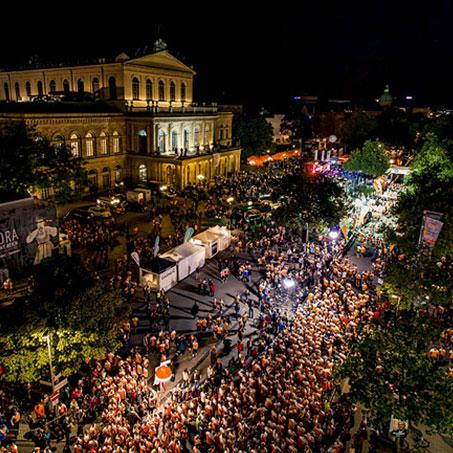 Der Sportscheck Nachtlauf in Hannover aus der Vogelperspektive aufgenommen.